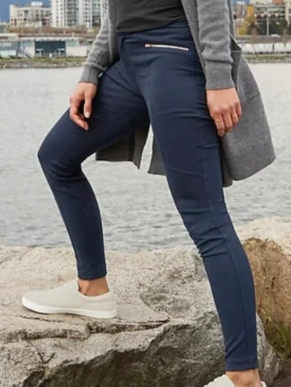 NWT Athleta Ponte Moto 2.0 Pants; Fitted w / Zipper Closure; Navy - Womens Small